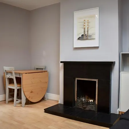 Apartment Charming 2 Bedroom In Location